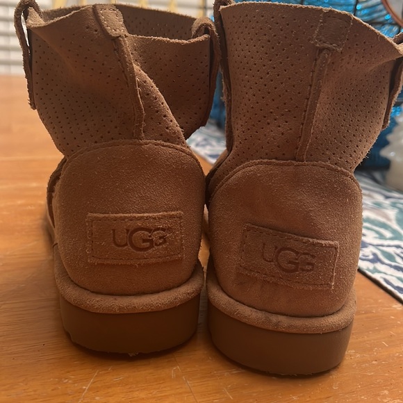 Ugg boots - Picture 2 of 4